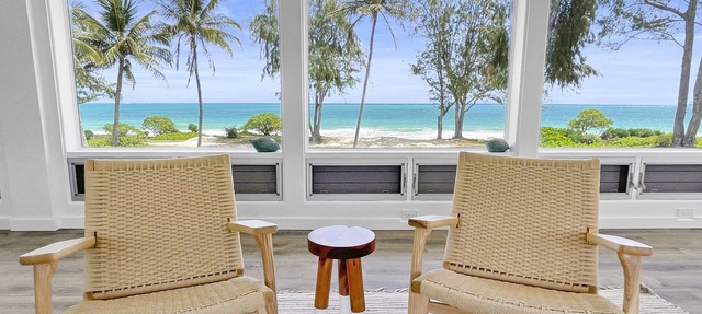Remodeled Beachfront Home w/Ocean views covered Lanai & AC - 15 min from Kailua