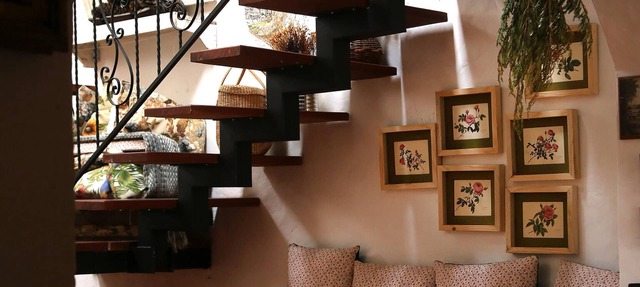 Romantic Spanish villa w/hot tub — 5 min from the beach!