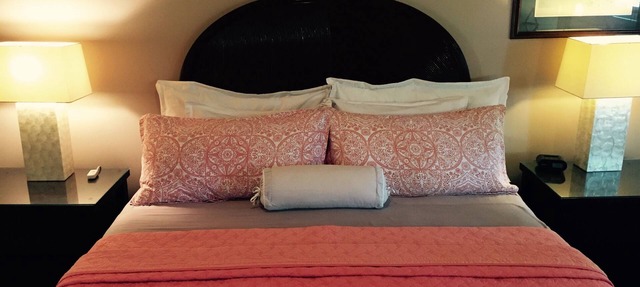 SALE - Closest to the Beach - King Bed - Maui Banyan! -
