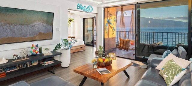 Sea La Vie Secluded Oceanfront condo, Magical Sunrise romantic honeymoon Getaway