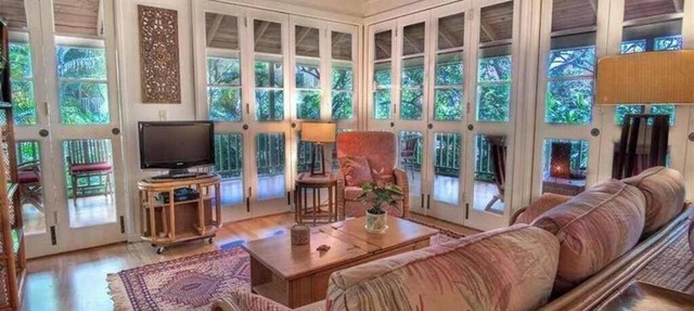 Secluded Molokai Corner Condo with Lanai, WiFi & Shared Pool