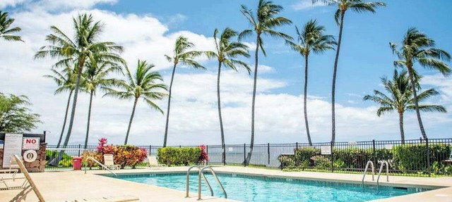 Secluded Top-Floor Molokai Condo with Ocean Views & Pool
