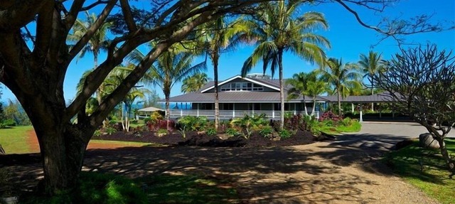 Secret Beach Estate: Private beach access, pool, tennis, spa chefs kitchen, A/C