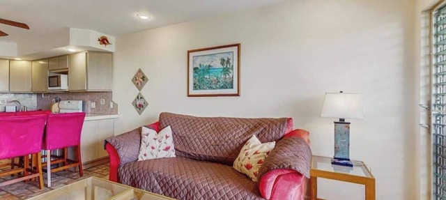 Settle Into a Molokai Oceanfront Condo with Pool, Tennis & W/D