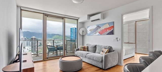 Sky Ala Moana 3509: 2 BR, 2 BA Condominium in Honolulu, Sleeps 4