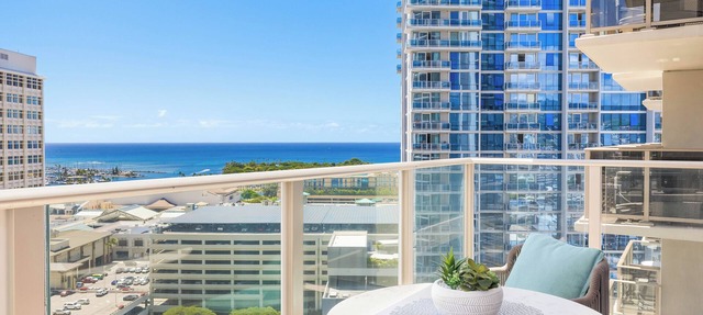 Sky Ala Moana Luxury Getaway with Ocean-City Views & Amazing Resort Amenities