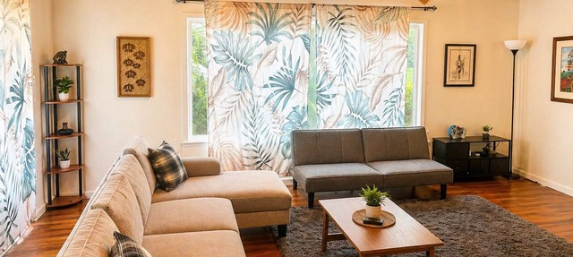 Spacious 3-Bedroom Tropical Pahoa Home - Pet Friendly - Fast Wifi