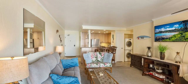 Spacious condo with an ocean view, pool, & washer/dryer - walk to beach