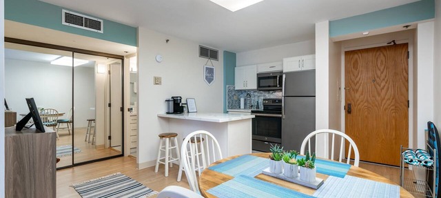 Spacious Downtown Executive Retreat | Free Parking