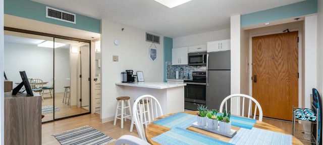 Spacious Downtown Executive Retreat - Free Parking