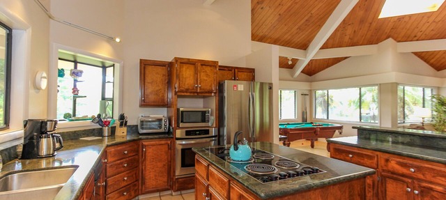 Spacious Poipu Vacation Home Sleeps 6 Walk to Beach w/pool table