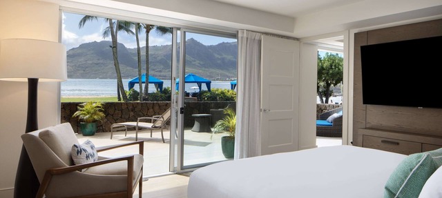 Spacious Suite w/Private Lanai | Beachfront Retreat w/Airport Shuttle