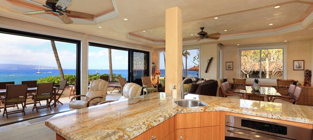 Spectacular Corner Oceanfront Escape: Luxurious Makena Surf Resort G-206