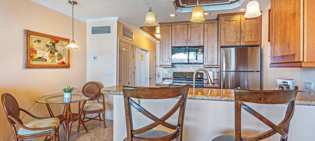 Stay Beachfront, Explore Maui’s Outdoors 629 LS