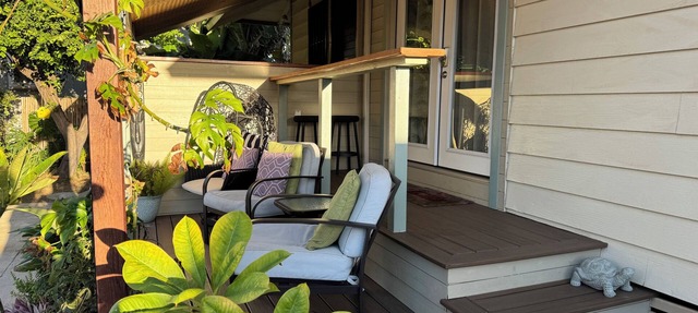 Studio by the ocean. Oceanfront property with WiFi, AC, parking, great location.