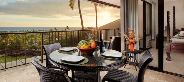 Stunning 5 Star Ocean View Condo with all the Amenities!