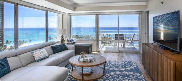 Stunning Direct Ocean & Lagoon Views – Luxury 2BR/2BA, 2 Lanais at the Ilikai
