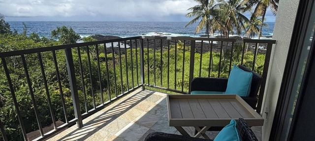 Stunning Ocean Front views, 2-bedroom condo w/lanai next to Richardson's Beach