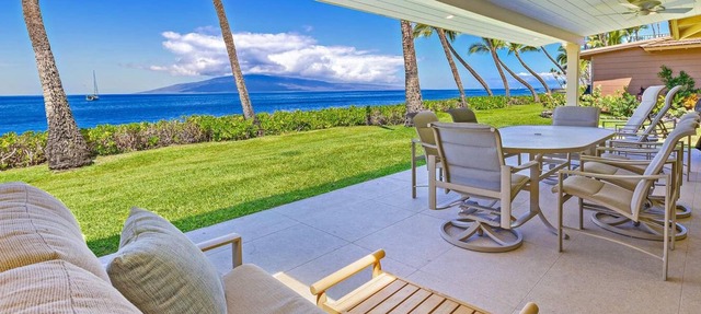 Stunning Oceanfront Elegance 4 Bedroom 4.5 bath, tropical oasis, AC, pool.