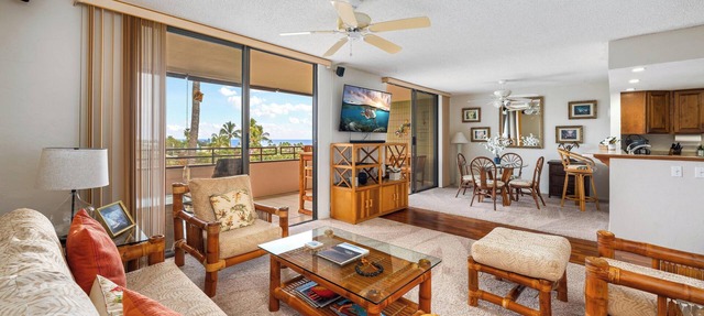 Summer Deal Beachfront 2BR Kona Condo with Pool and Hot Tub Access