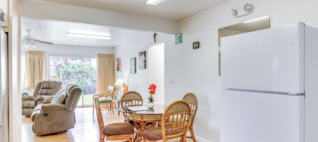 Sunny Hilo Home w/Game Room: Walk to Golf Course!