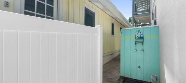 “The Reef” - Best beaches steps away- 3 bed/2 bath