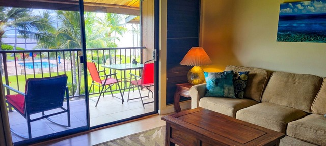 Third-floor condo with ocean views, WiFi, pool, grills & washer/dryer