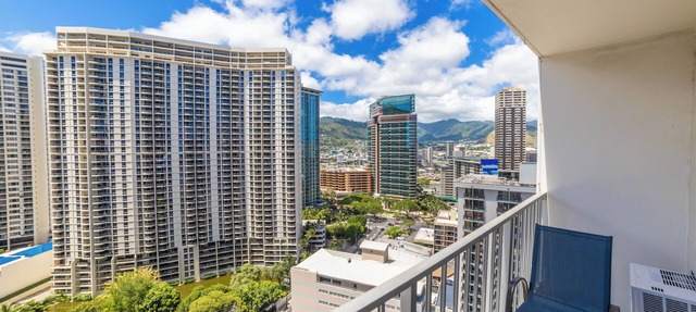 Trendy Studio in the Heart of Honolulu - 21F