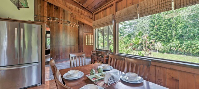 Tropical Cabana w/Deck, Hot Tub & Lush Scenery!