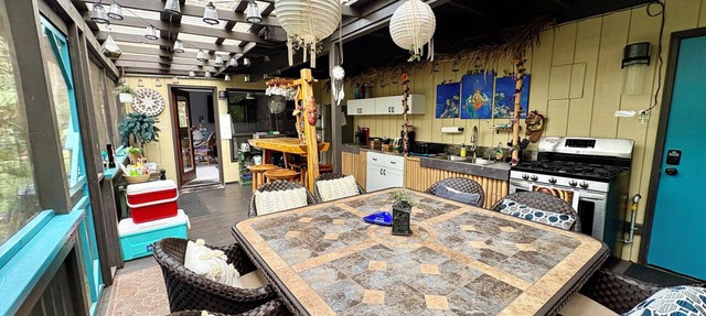 Tropical Getaway! Jungle Stay! Central Spot for Volcanos & Black Sand Beaches!