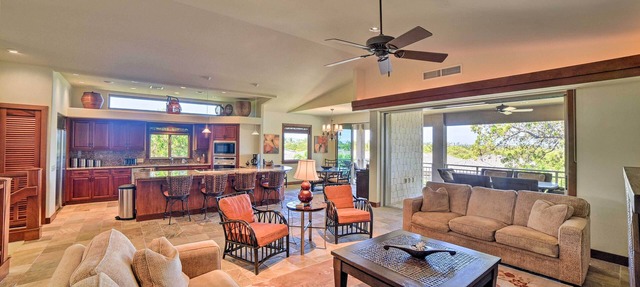 'Tropical Paradise' Resort Villa: 1 Mile to Beach!