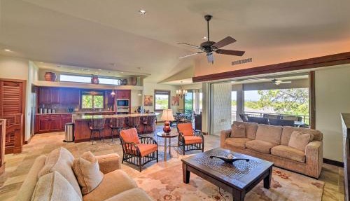 'Tropical Paradise' Resort Villa: 1 Mile to Beach!