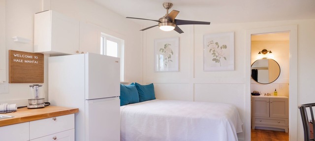 Tropical studio with fast WiFi, near the beach, and snowbird-friendly