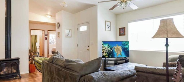 Tropical Volcano Escape with Lanai, Yard & Washer/Dryer