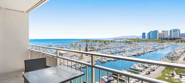Tropical Waikiki Studio with Water Views & Shared Pools