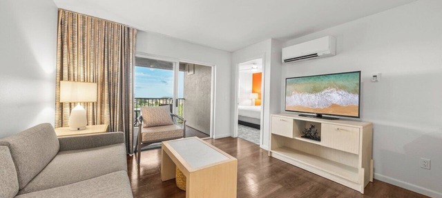 Two Condos 1/4 mile to Kam 1 Beach, Pool, Hot Tub