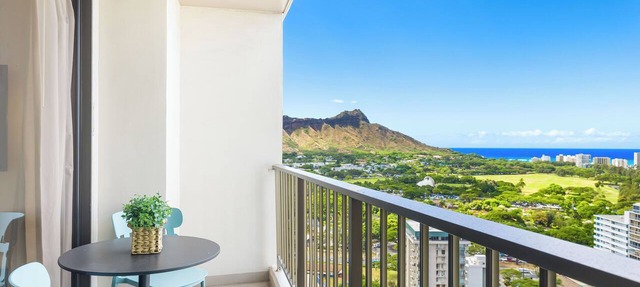 Unforgettable Waikiki Getaway/Ocean & Diamond Head Views