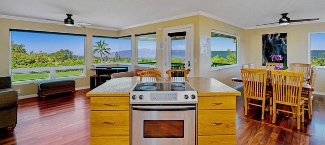 Upcountry Short Term Rental Home with Ocean and Mt Views, Close to Makawao Town.