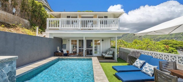 Updated Manoa Home with Spool - Walk to UH
