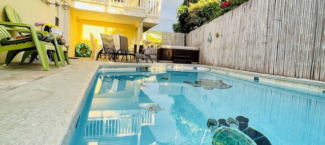 Upgraded Spacious 5-bedroom with AC, Private Pool/Spa next to Magic Sand beach