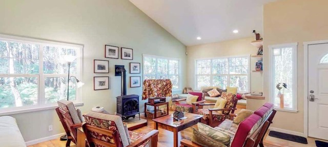 Volcano Retreat with Full Kitchen, Gas Fireplace & Lanais
