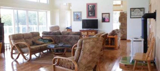 Volcanoes National Park - minutes away. 25 acre Nature Lodge