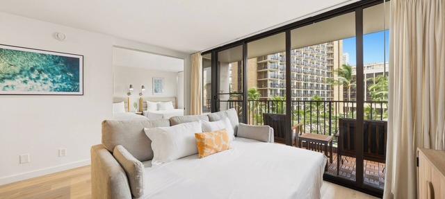 Waikiki Banyan: 1 BD, Parking, AC, Unit Wash/Dryer