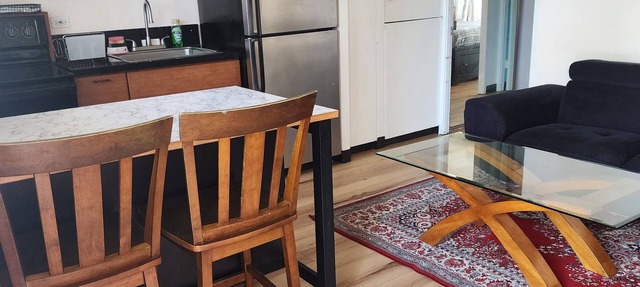 Waikiki Fully Furnished w/pool - walk to beach!