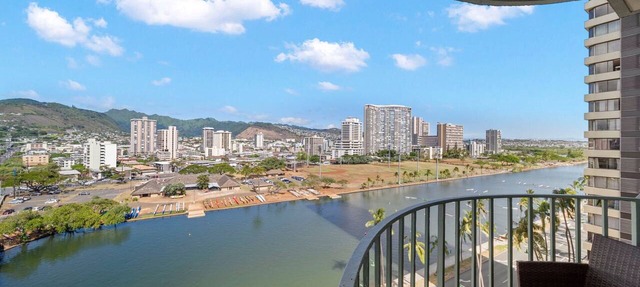 Waikiki Golden Holiday/Free Parking/Beach Supply