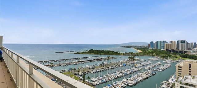 Waikiki, Ilikai, Spacious 4 BR, Oceanfront, Sleeps 12