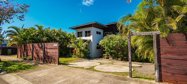 Walk to beach/Ocean views/with AC/Modern, Spacious/Short drive to Haleiwa town