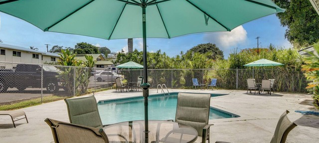 Walk to Dining & Local Markets! Hilo Getaway
