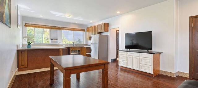 Walk to Waimanalo Beach- 800sf 2 Bedroom 1 Bath Upstairs