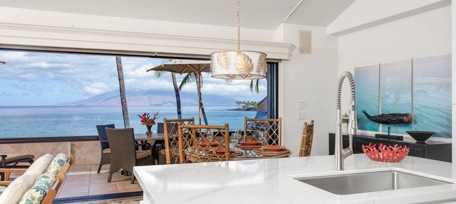Whale Watch From Your Lanai - Makena Surf E302
